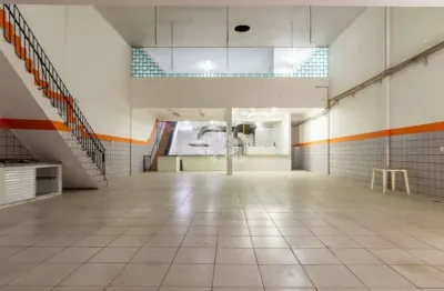 Prédio comercial com cozinha industrial ao lado do metrô santana