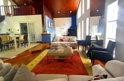 Vendendo casa de luxo em condomínio fechado na serra da cantareira