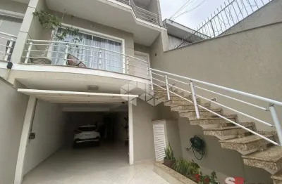 Sobrado com 3 quartos e 5 banheiros à venda, 208 m²
