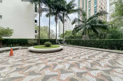Vende-se Apartamento na alameda Itu com 288 m2- Jardim América-SP
