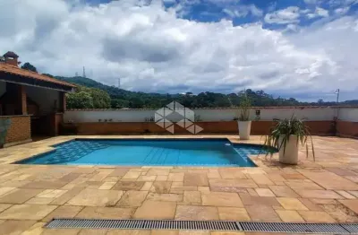 Vendendo Casa de Luxo em Condomínio Fechado na Serra da Cantareira