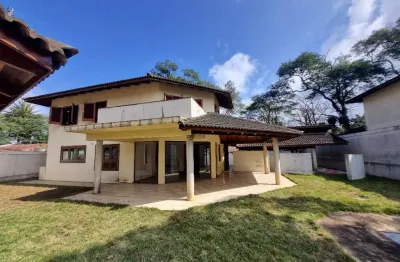 Casa com  05 quartos sendo  04 suítes 06 vagas de garagem em interalgos