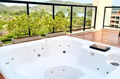 Cobertura espetacular com vista mar e jacuzzi na praia da enseada