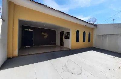 Casa para Locação em Araçatuba, DONA AMÉLIA, 3 dormitórios, 1 suíte, 2 banheiros, 2 vagas
