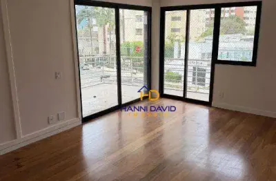 Apartamento 118m², três dormitórios, uma suíte, duas vagas, depósito