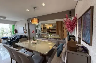Apartamento com 03 dormitórios com 1 suíte no bairro estreito em florianópolis.