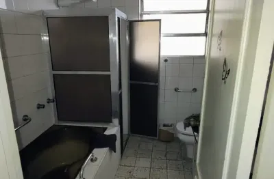 Amplo apartamento com 3 dormitorios, frente a praia itarare em sao vicente  proximo a mercafos e academia