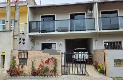 Excelente sobrado geminado averbado, em balneário piçarras!