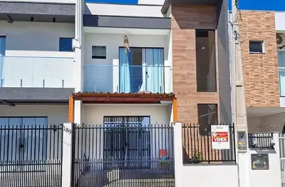 Imóvel novo! casa geminada mobiliada com 02 suítes, localizada a 200 metros da praia!