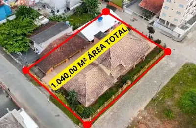 Excelente imóvel de esquina com 4 lotes totalizando 1.040,00 m² de área total!!