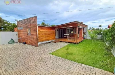 Casa com excelente espaço de terreno localizado no bairro nova barra velha