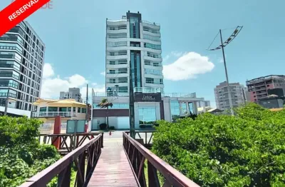 Excelente oportunidade - apartamento, localizado a 30 metros da praia central de navegantes!!