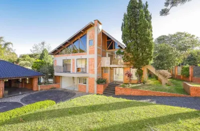 Casa com terreno de 2050 m²,  4 quartos sendo 2 suítes no barreirinha.