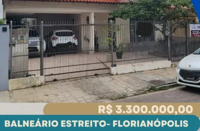 Linda casa no balneário estreito para fins comerciais e residenciais  – localização nobre e potencial extraordinário