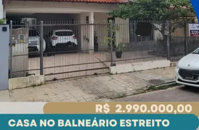 Linda casa no balneário estreito para fins comerciais e residenciais  – localização nobre e potencial extraordinário
