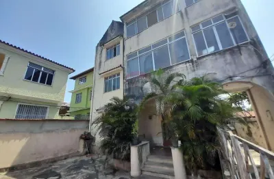 Apartamento tipo casa em cascadura , 3 quartos, 2 banheiros e 3 quintais!!
