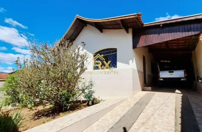 Casa à venda, com 3 quartos sendo um suíte, no jardim country club em poços de caldas