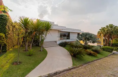 Luxo, Espaço e Exclusividade: 6 Suítes em Condomínio Fechado – Granja Viana