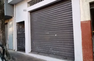 Salão comercial, água e luz independentes, excelente localização.