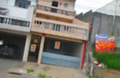 Prédio com 5 residências com 01 dormitório, cozinha, wc e duas vagas. Bom para renda sbc