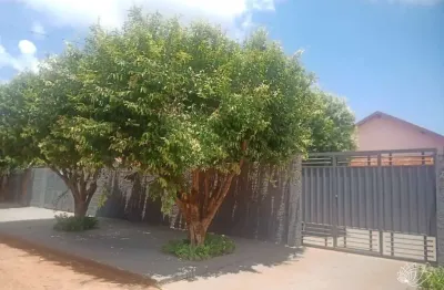 Casa com quintal amplo, 4 quartos sendo 1 suíte à venda no jardim alvorada em três lagoas - ms