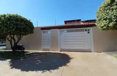 Casa com 3 quartos à venda no Centro, Três Lagoas 