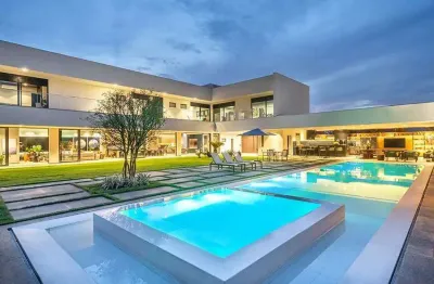 Residência que é um marco de estilo e sofisticação, exclusiva amplace