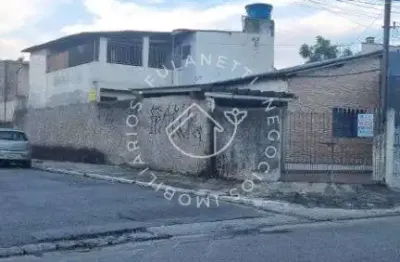 Casa espacosa e bem localizada no jardim popular – 2 dormitorios, 3 vagas!