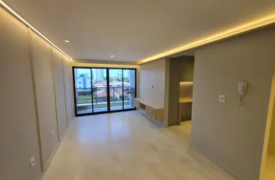 Oportunidade: lindo apartamento de 02 quartos, nascente, móveis planejados com varanda goumert