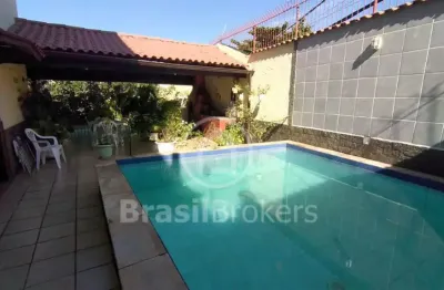 Casa 4 quartos com piscina churrasqueira condomínio fechado