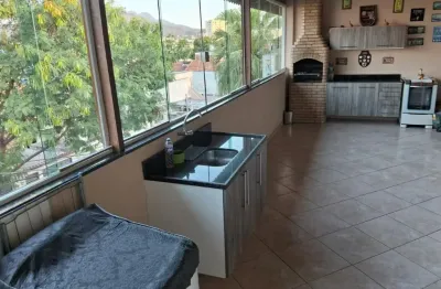 Linda casa triplex com terraço gourmet - conforto e estilo para sua família!
