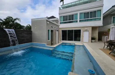Exuberante casa triplex no recreio - 298 m² de área construída.