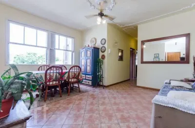 Apartamento com 3 dormitórios em prédio com elevador no bairro santa cecília