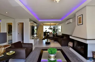 Casa com 4 dormitórios no bairro chácara das pedras