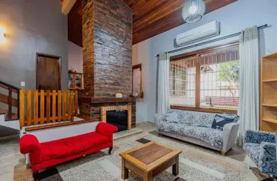 Casa com 3 quartos e 4 vagas no bairro vila ipiranga
