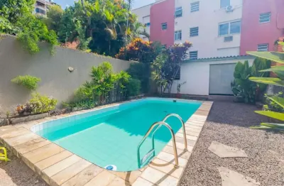Casa com 255 metros privativos e pátio com piscina no bairro higienópolis