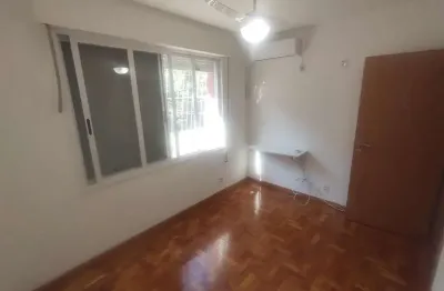 Apartamento mobiliado no bom fim de 2 dormitórios desocupado