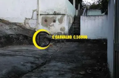 Casa 2 quartos em irajá/rj com quintal e espaço para construir