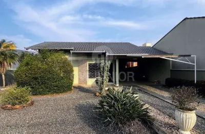 Casa com 3 quartos à venda na rua treze de maio, 137, iririú, joinville por r$ 890.000