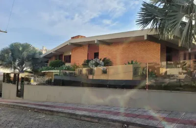 Casa à venda em capoeiras, florianópolis, com 4 quartos, suíte, piscina e 2 vagas de garagem