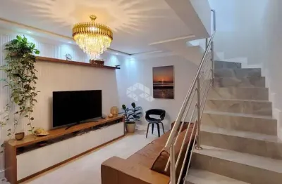 Cobertura à venda nos Ingleses do Rio Vermelho com 3 quartos (1 suíte) e terraço com churrasqueira