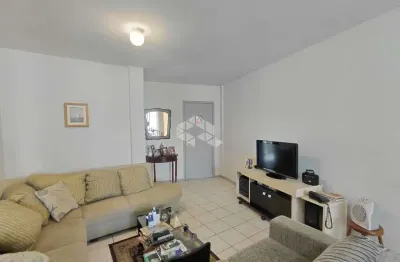 Apartamento com 3 dormitórios localizado no centro de Florianopolis