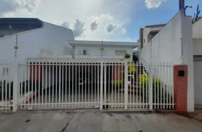 Casa com 4 Dormitórios no Jardim Quebec, no Centro de Londrina