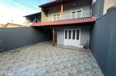 Casa à venda com 4 quartos sendo 1 suíte na região norte de londrina