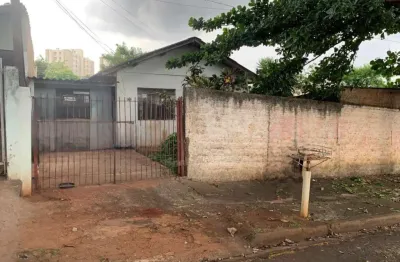 Casa à venda na região norte de londrina com 2 quartos e edícula nos fundos