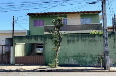 Casa à venda com 3 dormitórios sendo 1 suíte na região oeste de londrina