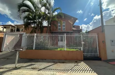 Casa à venda no bairro coliseu com 3 quartos, sendo 1 suíte - região norte de londrina