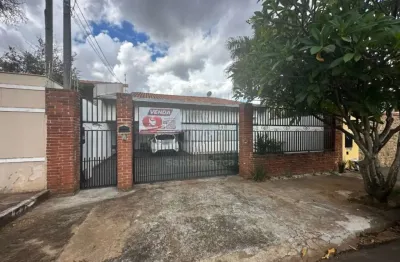 Casa à venda no bairro universitário com 3 quartos, sendo 1 suíte na região oeste de londrina