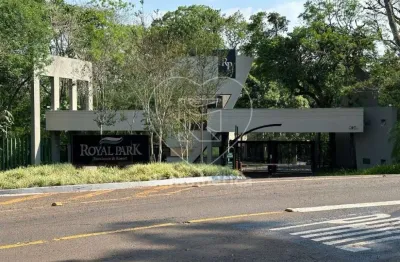 Casa à venda no condomínio royal park residence, com 5 dormitórios sendo 3 suítes.