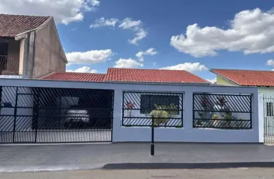 Casa à venda com 3 dormitórios sendo 1 suíte na região leste de londrina